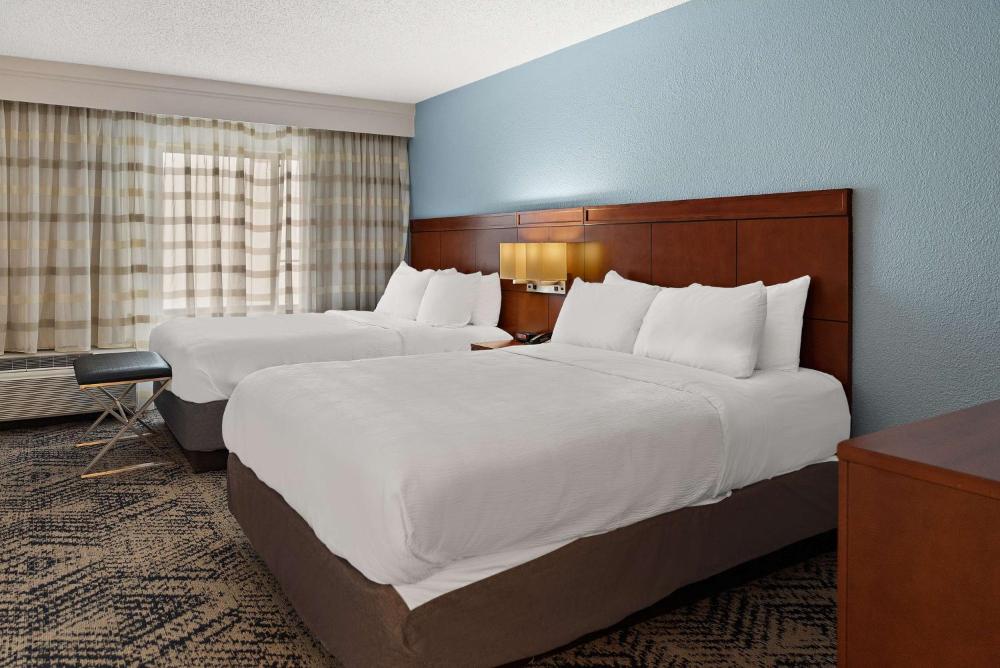 Queen Suite with Two Queen Beds interior
